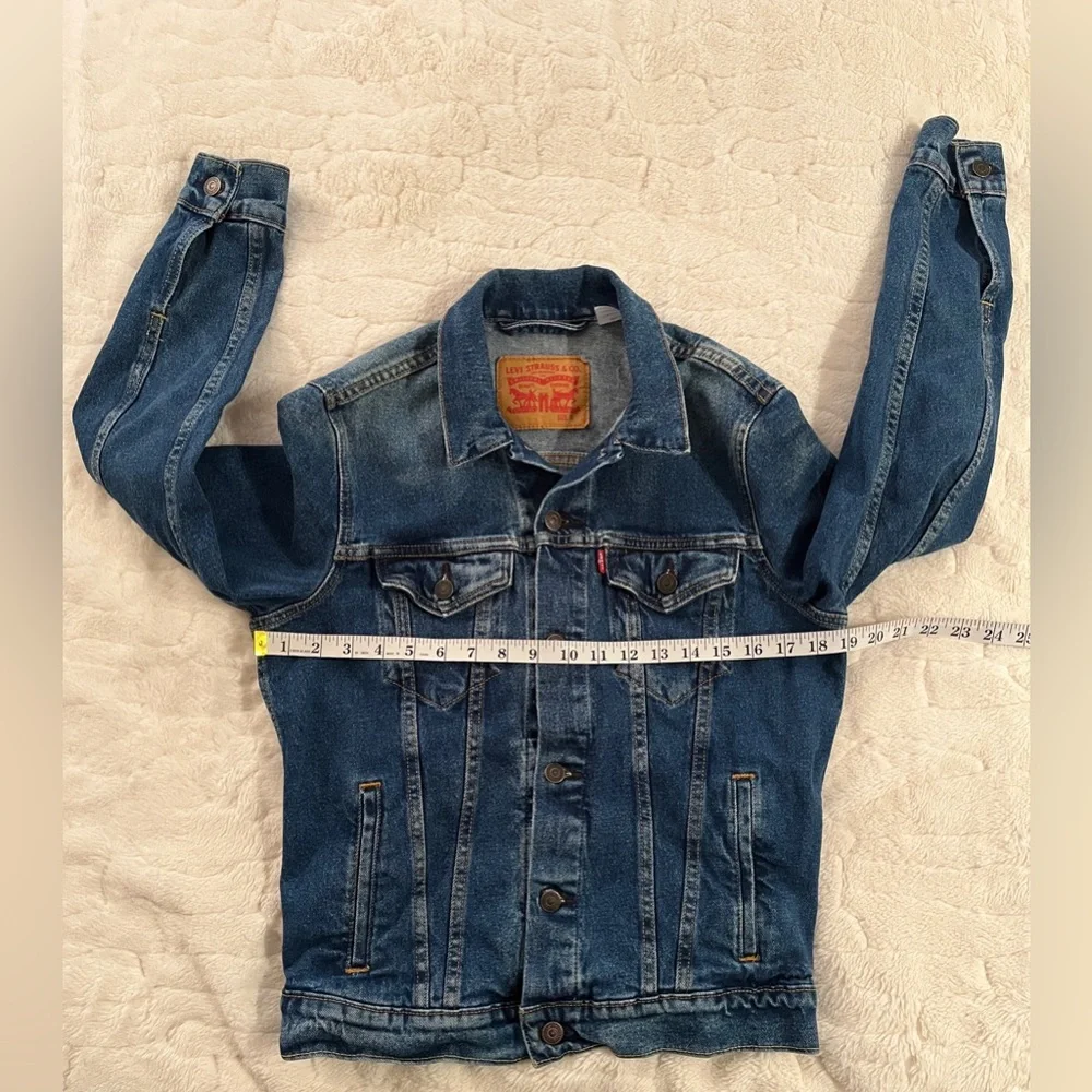 Levi's Trucker Jacket in a dark wash blue denim size S